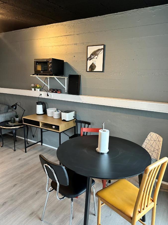 The Little Guesthouse Downtown - Keflavik Airport Buitenkant foto